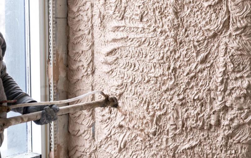Le cr&eacute;pi projet&eacute; &agrave; base de li&egrave;ge prot&egrave;ge durablement les fa&ccedil;ades expos&eacute;es &agrave; l'humidit&eacute;